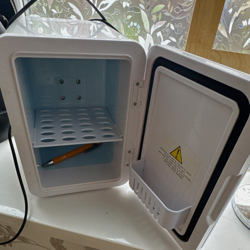 White tabletop mini fridge - tabletop,